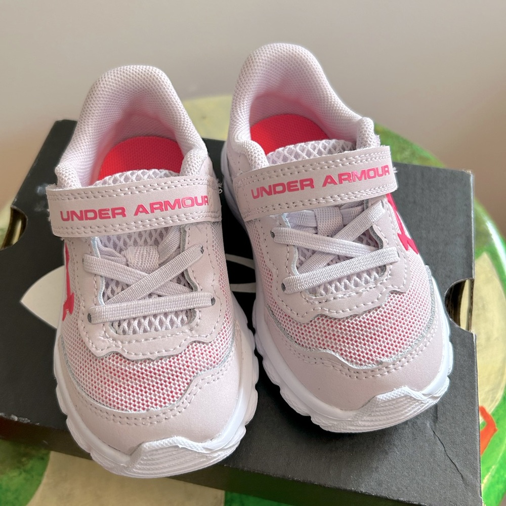 UNDER ARMOUR TODDLER. GIRLS SZ 5 SNEAKERS NIB!